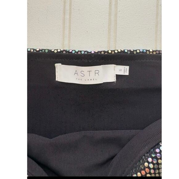 ASTR THE LABEL Layla Metallic Mini Skirt iridescent Sparkle Black Disco - Picture 7 of 8